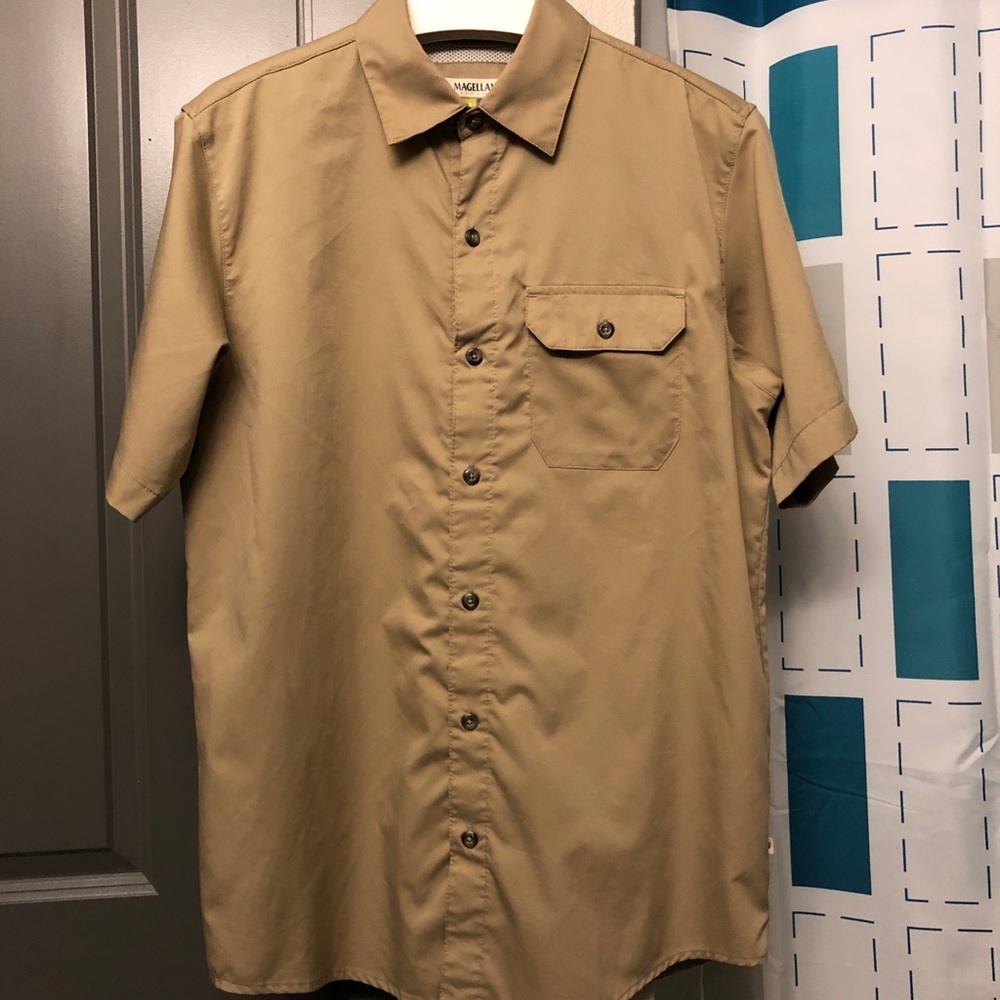 Magellan (Columbia) Tan Quick Dry Mag Wick Short Sleeve Button Up Fishing Shirt